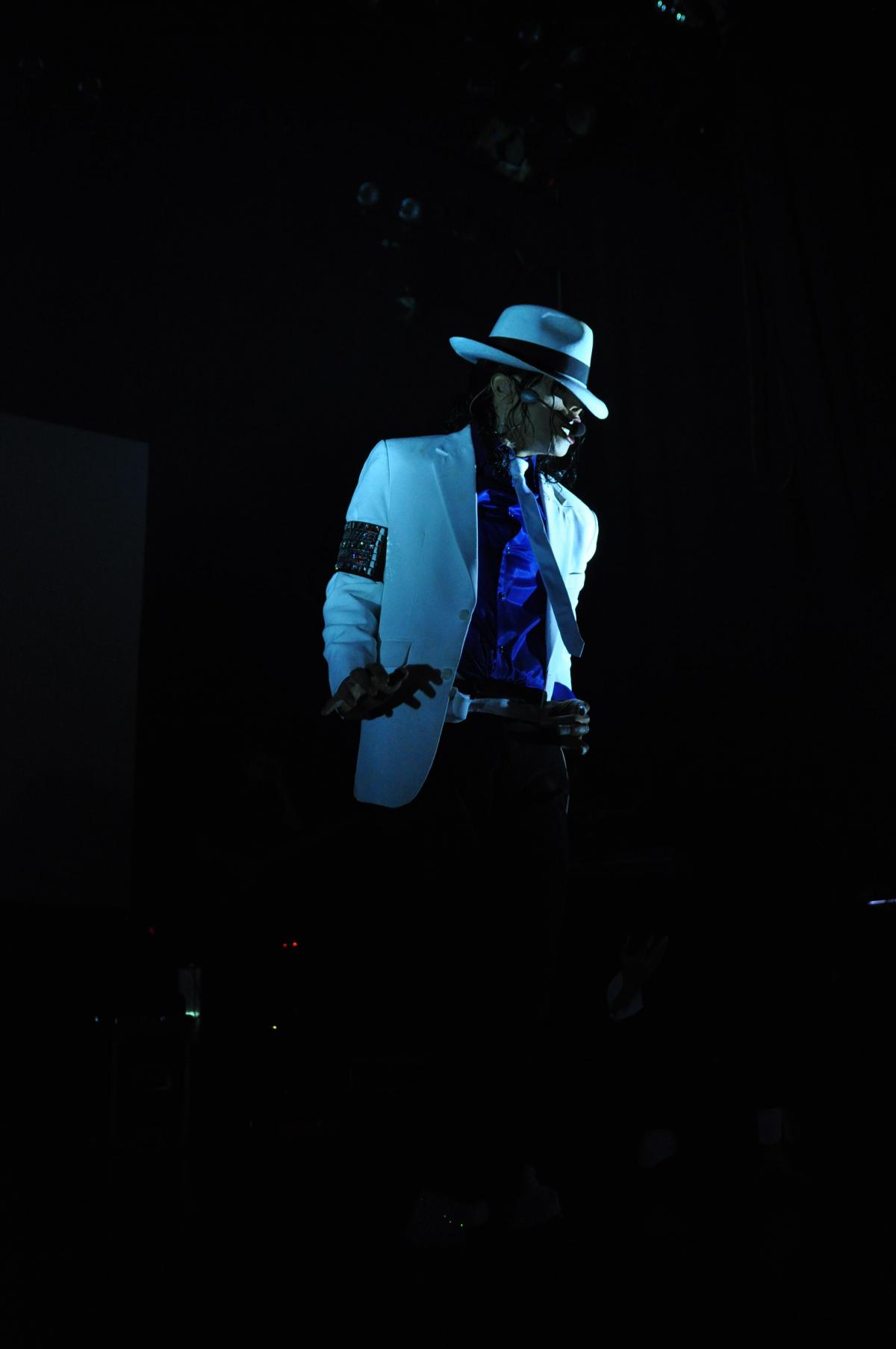 You Are Not Alone Michael Jackson Double Navi Talks To Vibe Ahead Of Show Featuring Other Mj Impersonators News Shopper